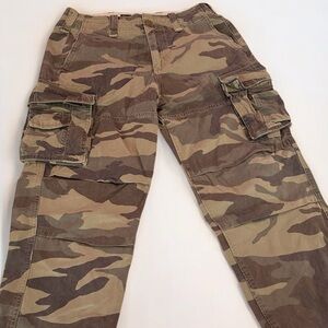 Men’s Abercrombie & Fitch Camo cargo pants 
Size 30w 32L